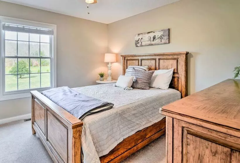 Secluded Retreat On 2 Acres Near Dale Hollow Lake!