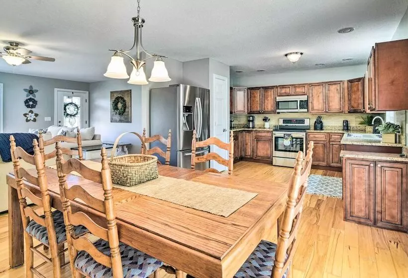 Secluded Retreat On 2 Acres Near Dale Hollow Lake!