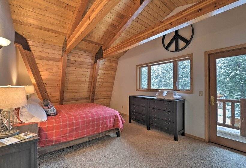 Wild Huckleberry Alpine Cabin: Fireplace & Deck!