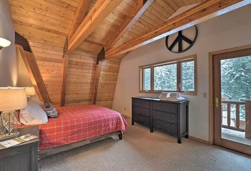 Wild Huckleberry Alpine Cabin: Fireplace & Deck!