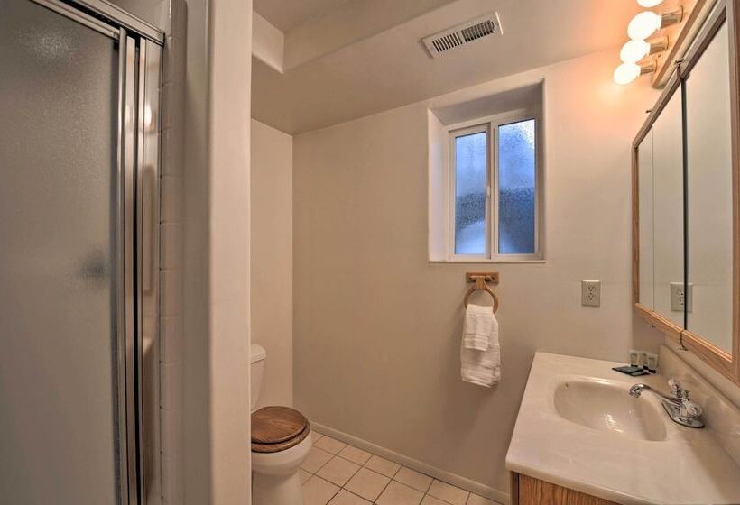 Wild Huckleberry Alpine Cabin: Fireplace & Deck!