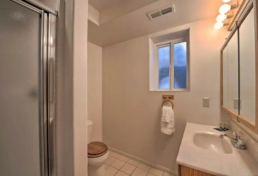 Wild Huckleberry Alpine Cabin: Fireplace & Deck!