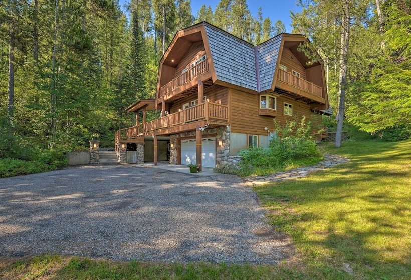 Wild Huckleberry Alpine Cabin: Fireplace & Deck!