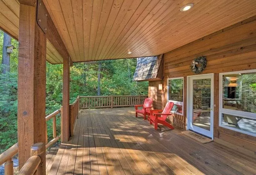 Wild Huckleberry Alpine Cabin: Fireplace & Deck!