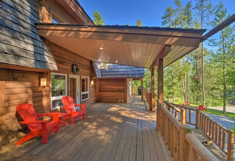 Wild Huckleberry Alpine Cabin: Fireplace & Deck!