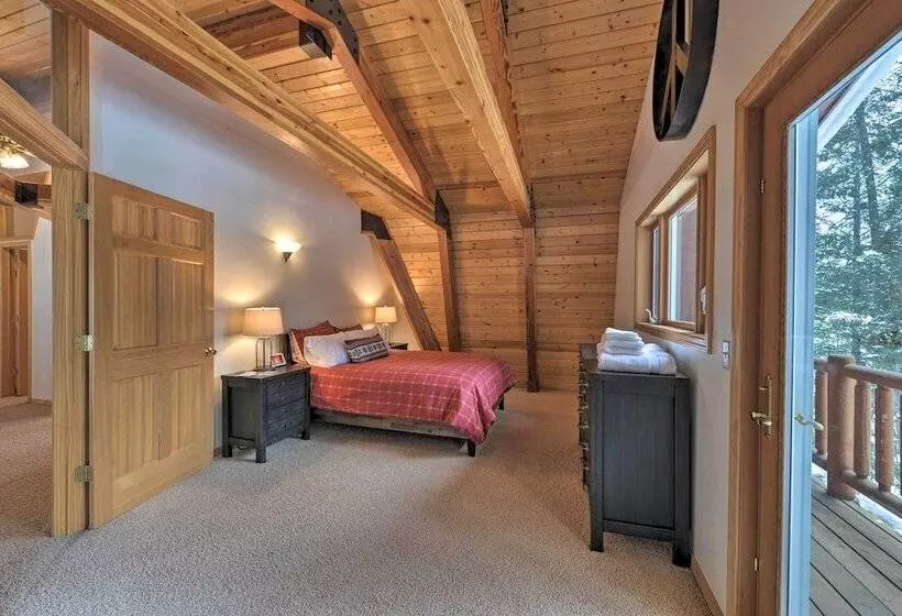 Wild Huckleberry Alpine Cabin: Fireplace & Deck!