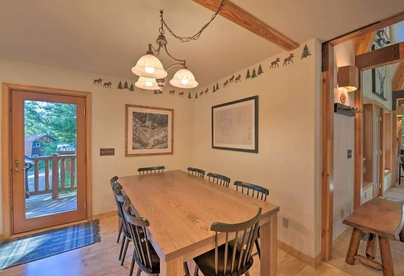 Wild Huckleberry Alpine Cabin: Fireplace & Deck!