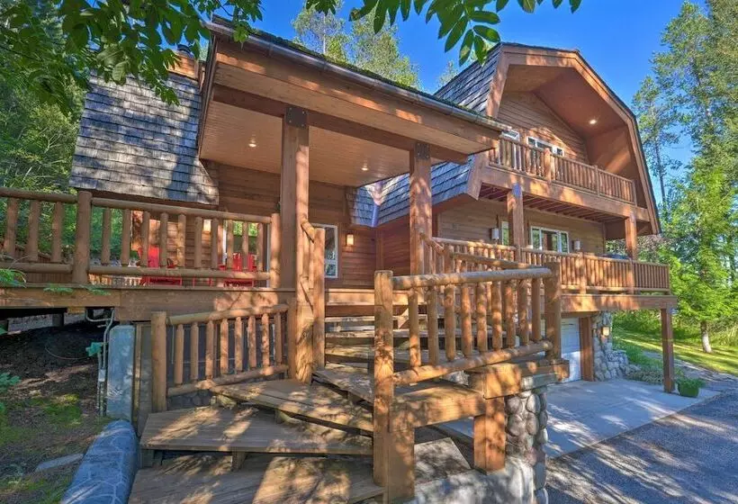 Wild Huckleberry Alpine Cabin: Fireplace & Deck!
