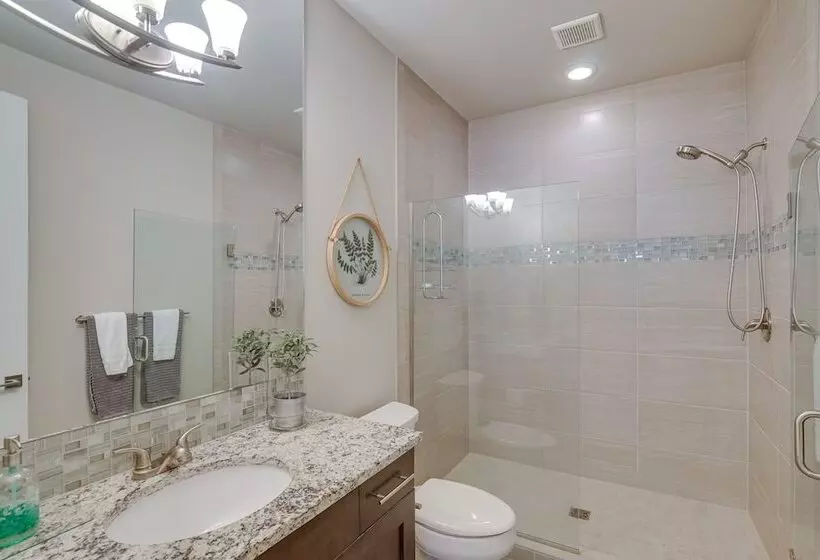 Spacious Carnation Home W/ Grill & Large Yard