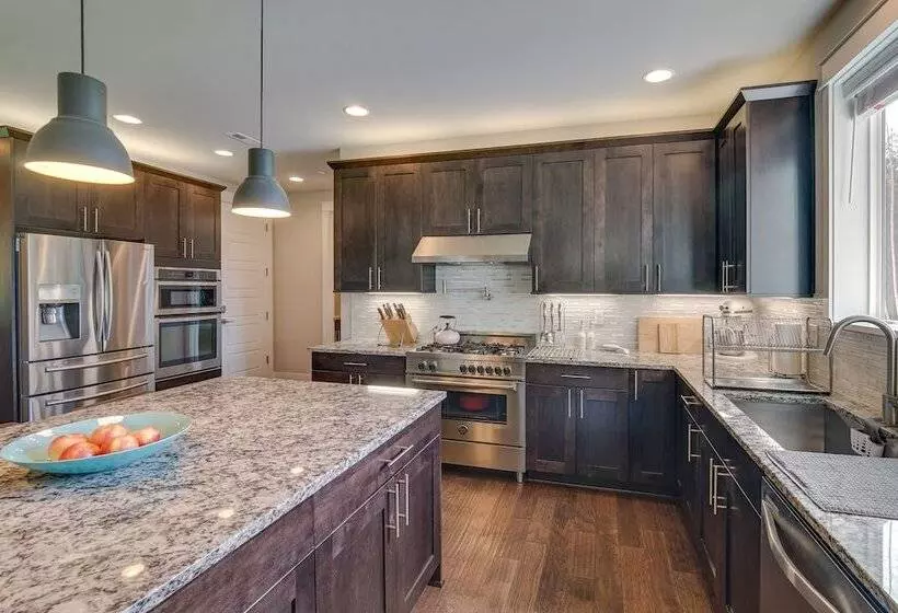 Spacious Carnation Home W/ Grill & Large Yard