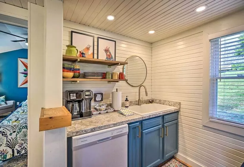 Sunny Hill Cottage Dry Ridge Escape W/ Deck!