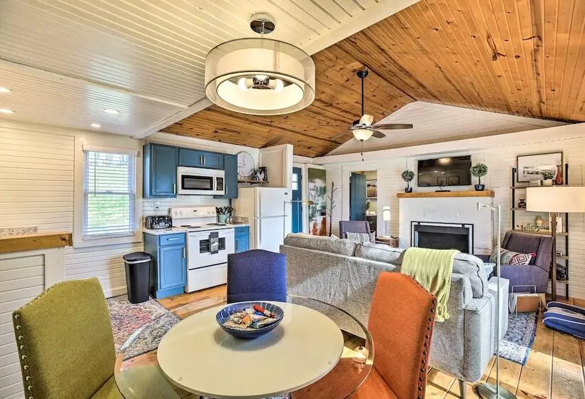 Sunny Hill Cottage Dry Ridge Escape W/ Deck!
