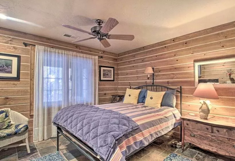 Thunder Lake Escape + Boat Dock!