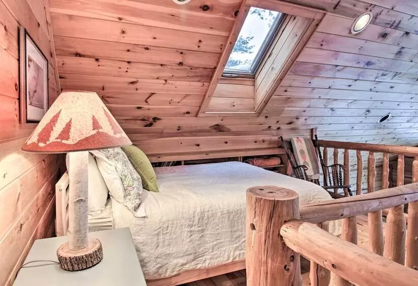 Thunder Lake Escape + Boat Dock!