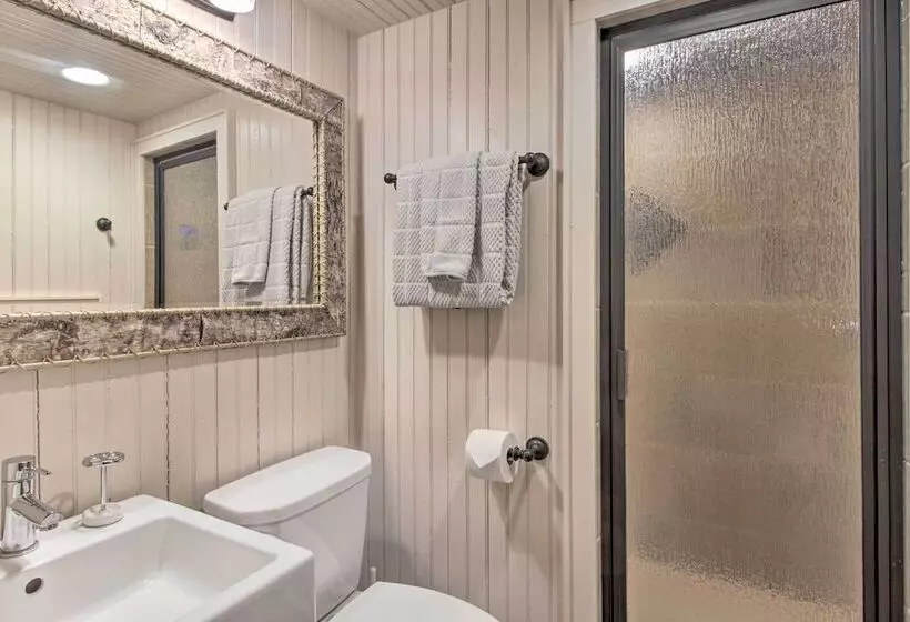 Thunder Lake Escape + Boat Dock!