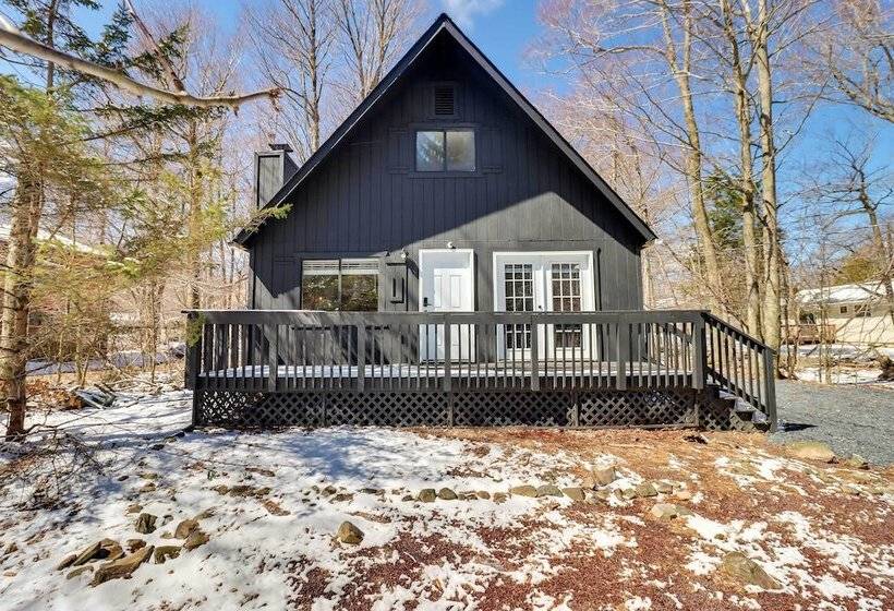 Tobyhanna Vacation Home W/ Community Pool Access