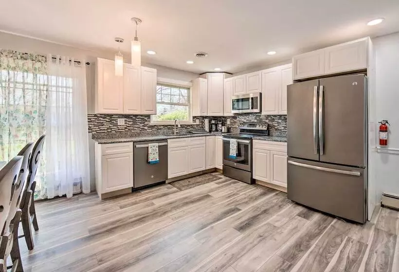 Updated Home W/ Pool Table ~ 4 Mi To Hershey!