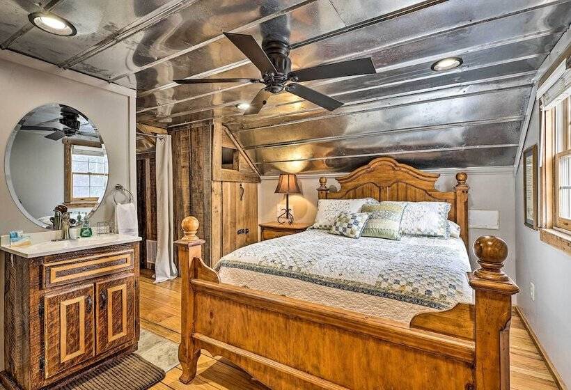 Victoria Farms Vinemont Vacation Rental!