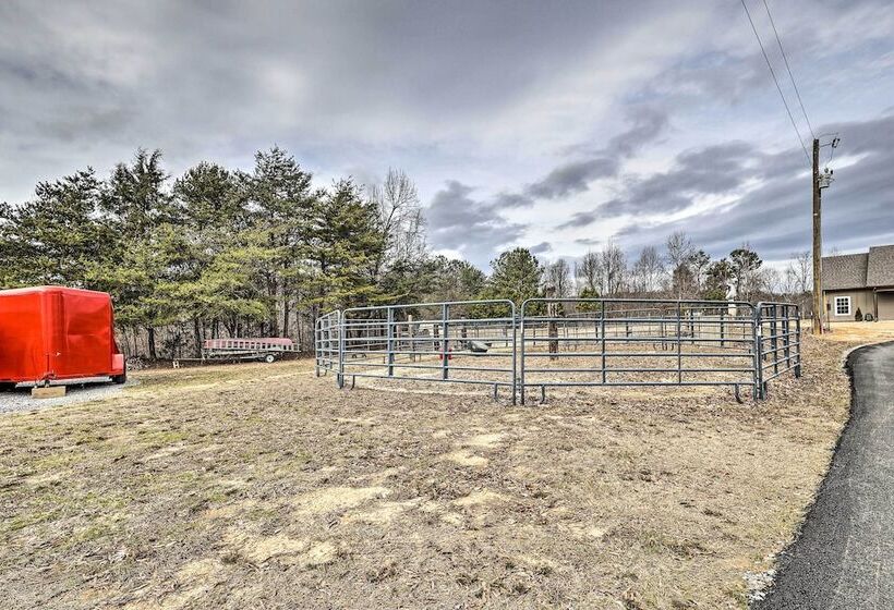 Victoria Farms Vinemont Vacation Rental!