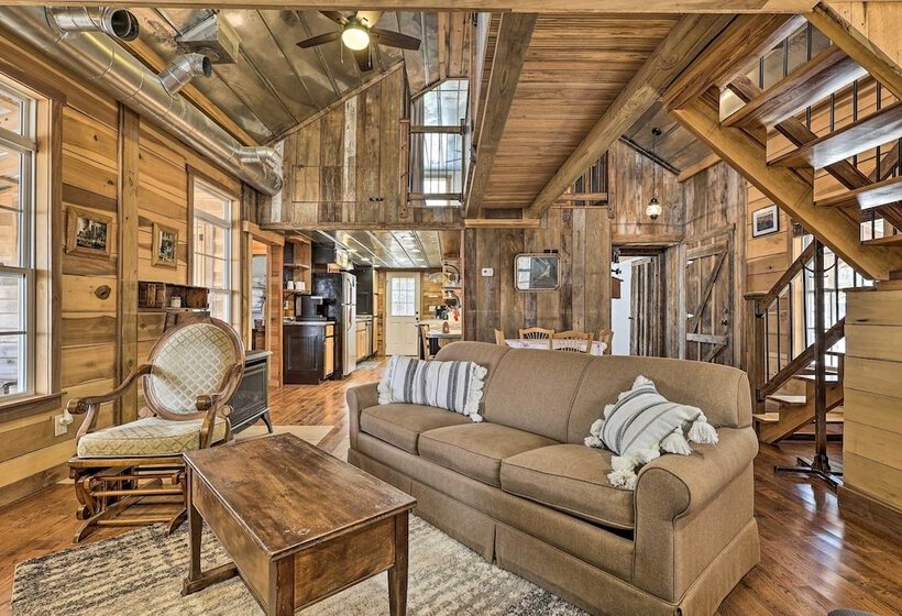 Victoria Farms Vinemont Vacation Rental!