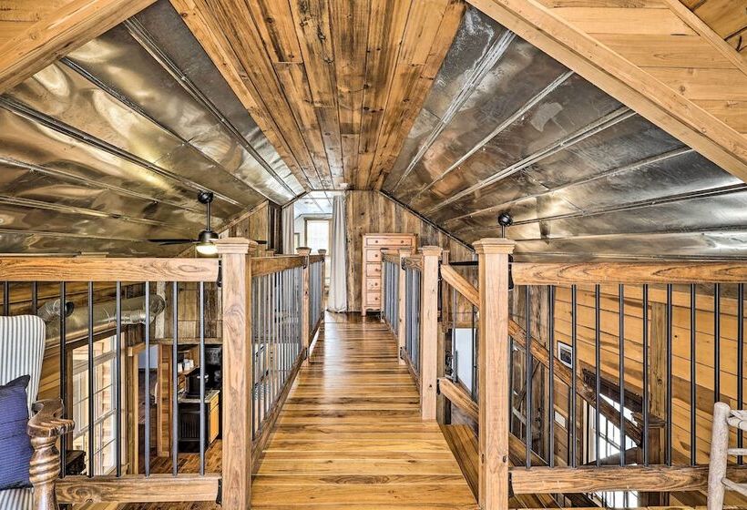 Victoria Farms Vinemont Vacation Rental!