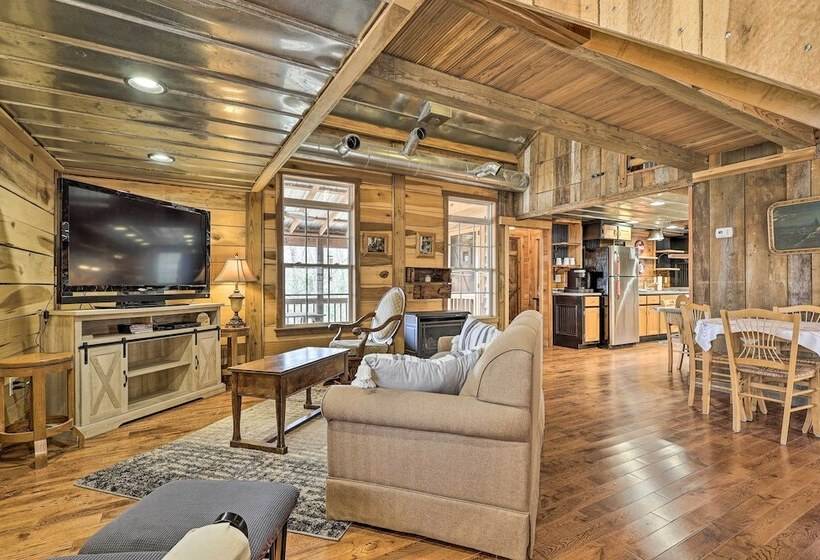 Victoria Farms Vinemont Vacation Rental!