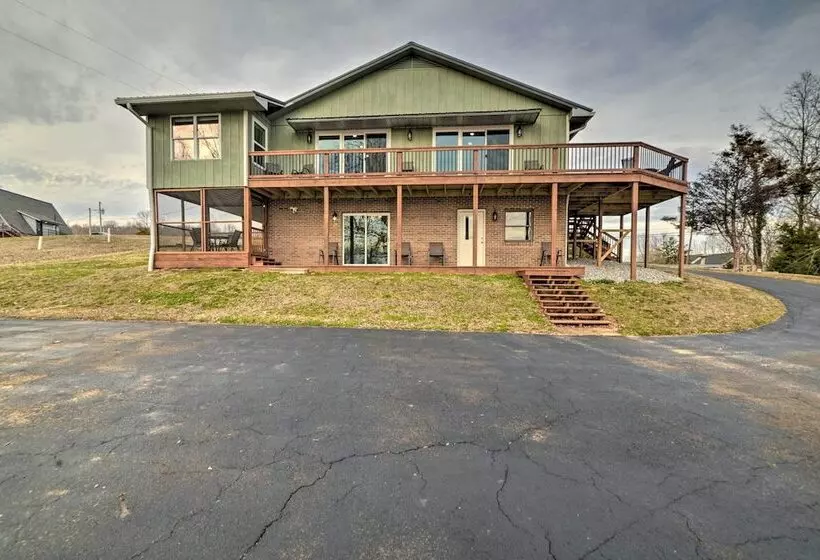 Barkley Breeze  Waterfront Home W/ Dock & Kayaks