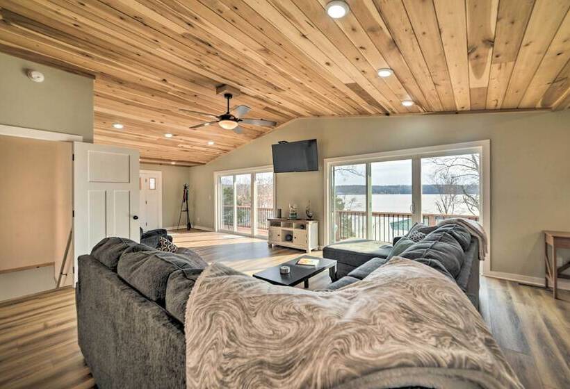 Barkley Breeze Waterfront Home W/ Dock & Kayaks