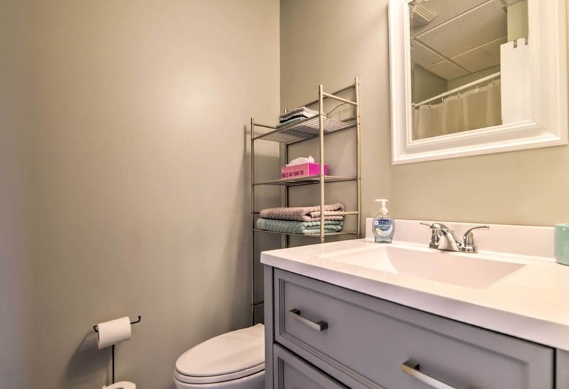 Barkley Breeze Waterfront Home W/ Dock & Kayaks