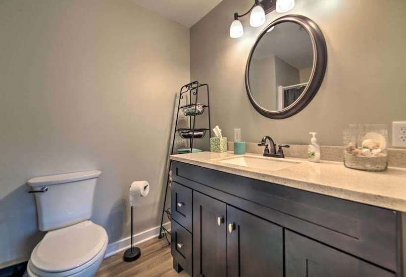 Barkley Breeze Waterfront Home W/ Dock & Kayaks