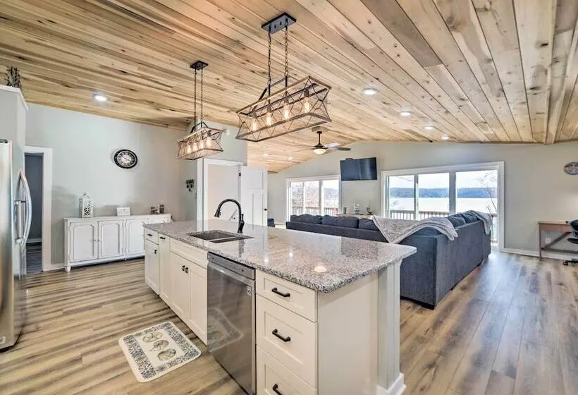 Barkley Breeze  Waterfront Home W/ Dock & Kayaks