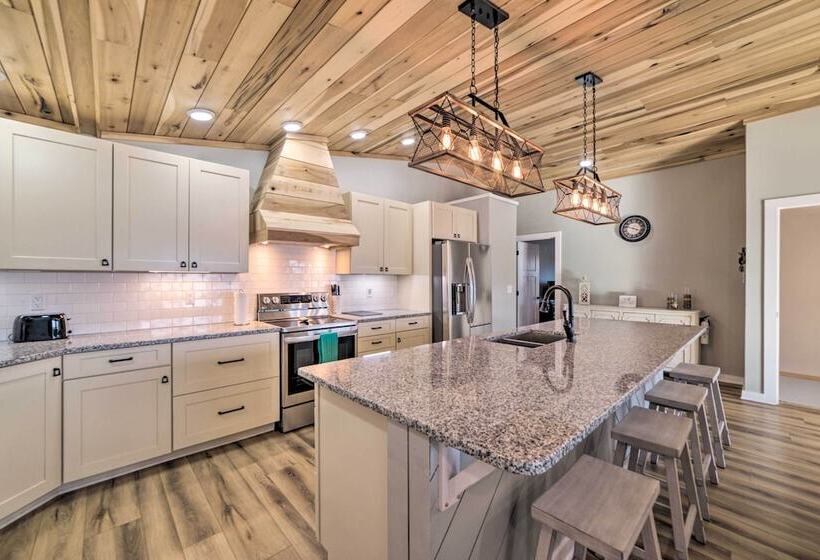 Barkley Breeze Waterfront Home W/ Dock & Kayaks