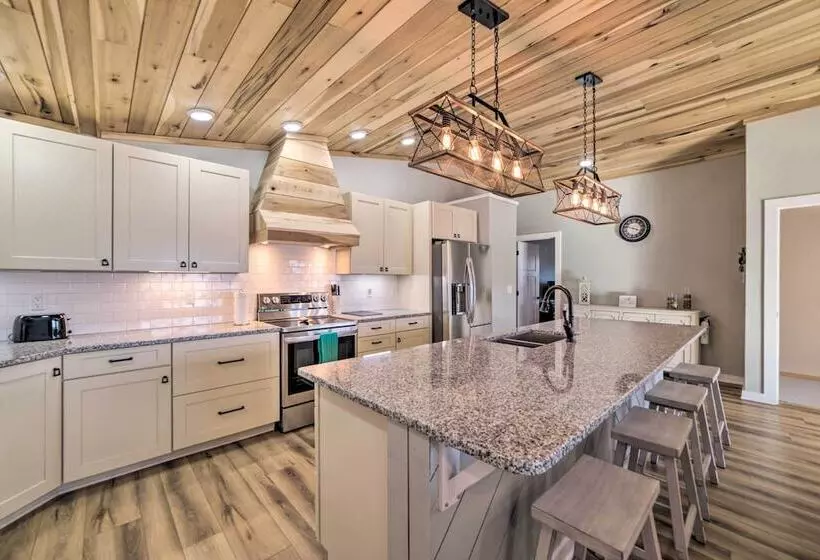 Barkley Breeze  Waterfront Home W/ Dock & Kayaks