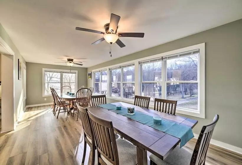 Barkley Breeze  Waterfront Home W/ Dock & Kayaks