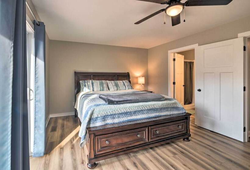 Barkley Breeze Waterfront Home W/ Dock & Kayaks