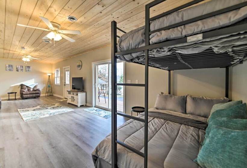 Barkley Breeze Waterfront Home W/ Dock & Kayaks