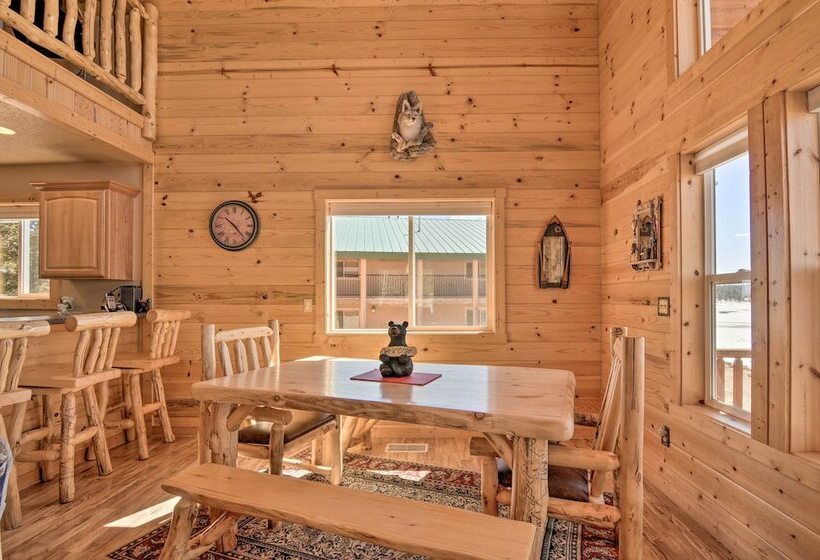 Whistling Woods Cabin: Meadow Views + Gas Grill!