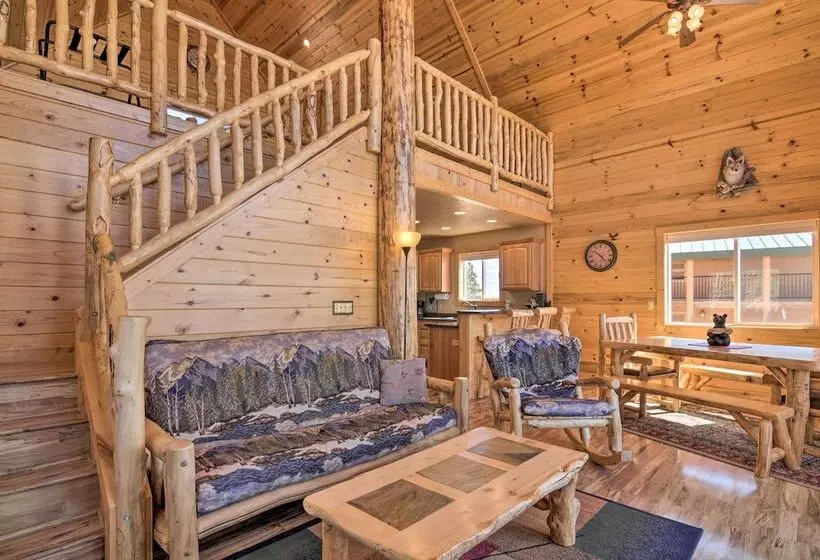 Whistling Woods Cabin: Meadow Views + Gas Grill!