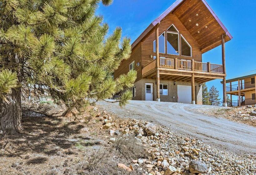 Whistling Woods Cabin: Meadow Views + Gas Grill!