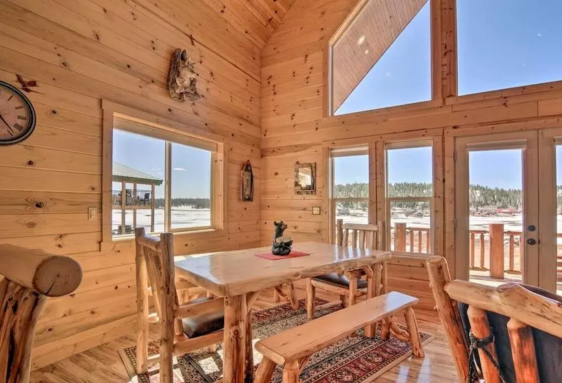 Whistling Woods Cabin: Meadow Views + Gas Grill!