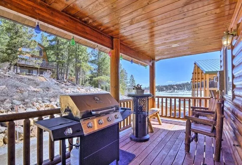 Whistling Woods Cabin: Meadow Views + Gas Grill!