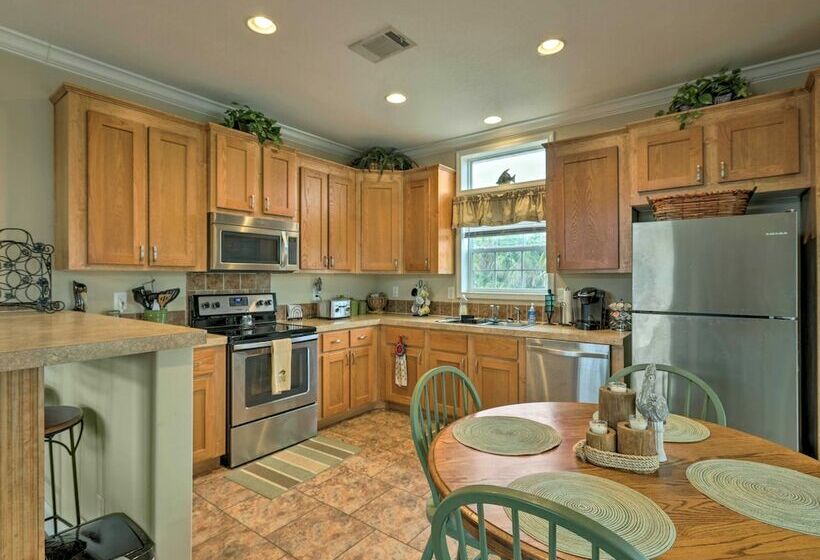 Anchors Away In Steinhatchee  Home W/ Deck!