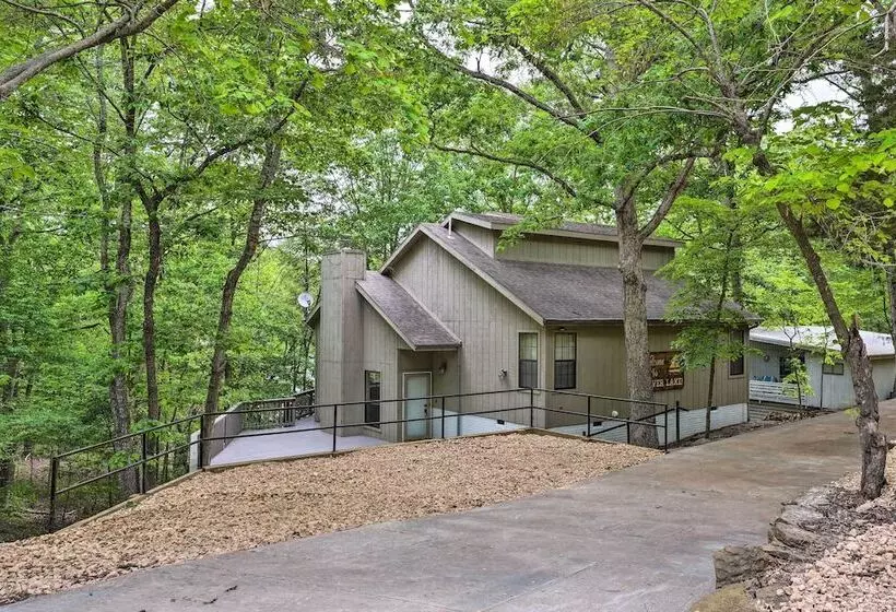Beaver Lake Retreat W/ Deck & Private Hot Tub