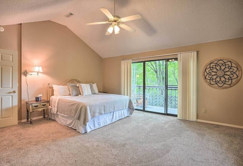 Beaver Lake Retreat W/ Deck & Private Hot Tub