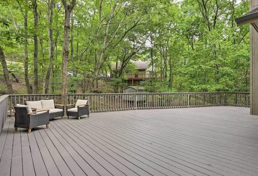 Beaver Lake Retreat W/ Deck & Private Hot Tub