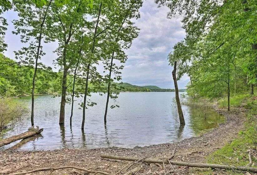 Beaver Lake Retreat W/ Deck & Private Hot Tub