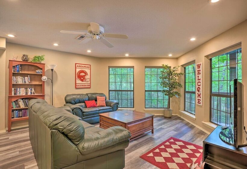 Beaver Lake Retreat W/ Deck & Private Hot Tub