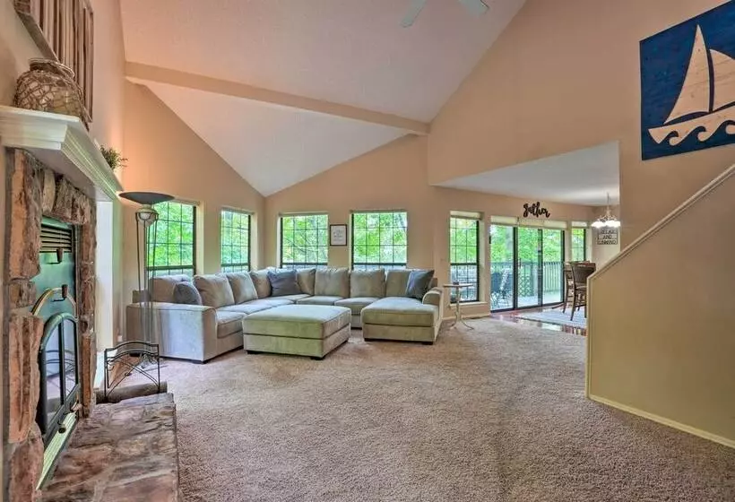 Beaver Lake Retreat W/ Deck & Private Hot Tub