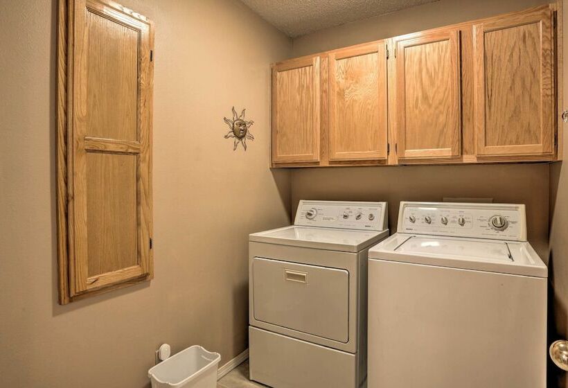 Beaver Lake Retreat W/ Deck & Private Hot Tub