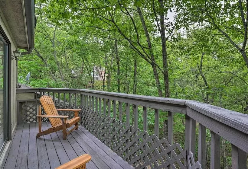 Beaver Lake Retreat W/ Deck & Private Hot Tub